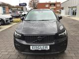 Volvo XC40 B4 (Benzin) Ultra Black Edition 360° Cam - Volvo XC40 Black Edition Gebrauchtwagen