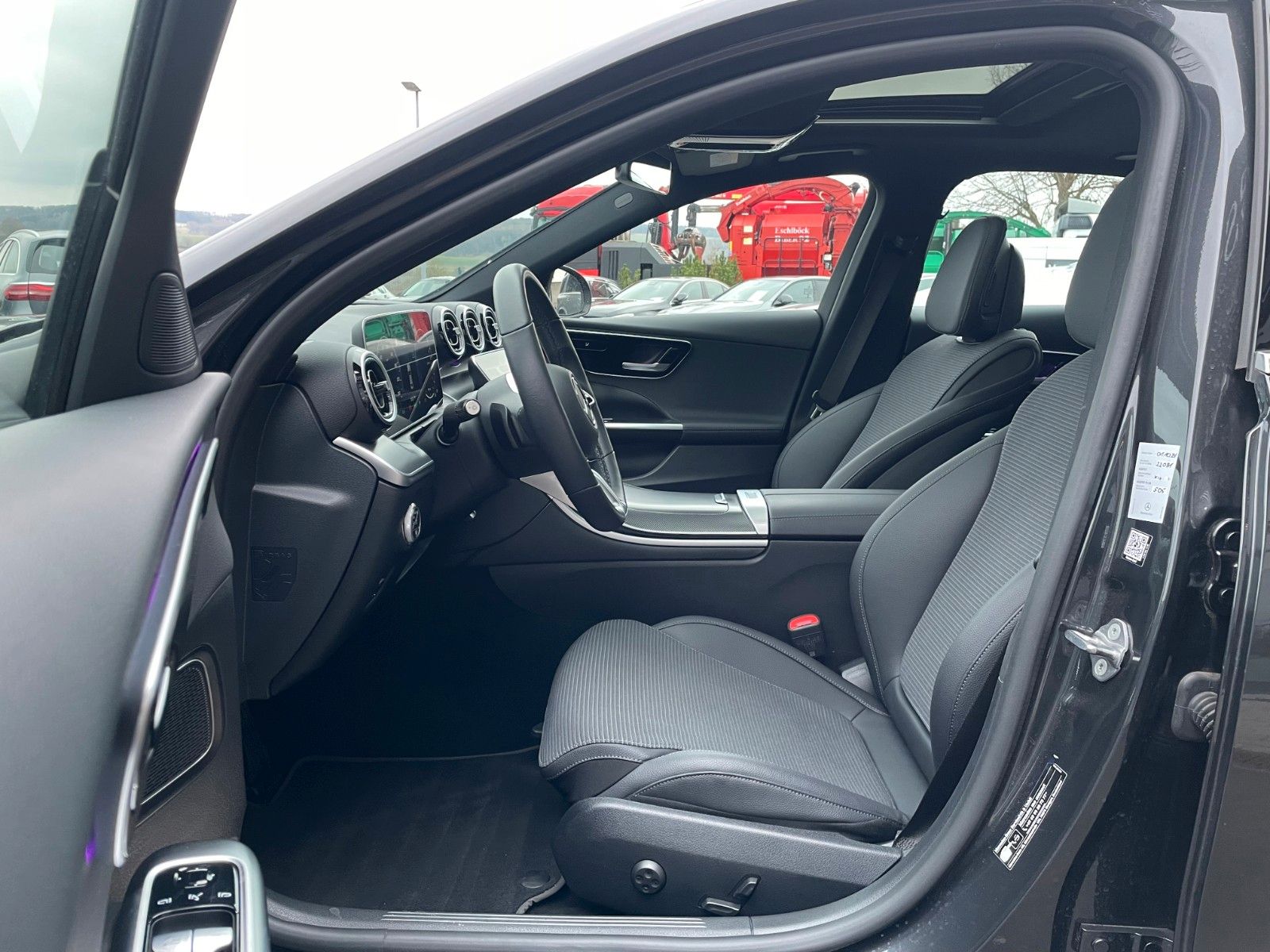 Fahrzeugabbildung Mercedes-Benz C 300 e Avantgarde Digital+S-Dach+AHK+Distr+