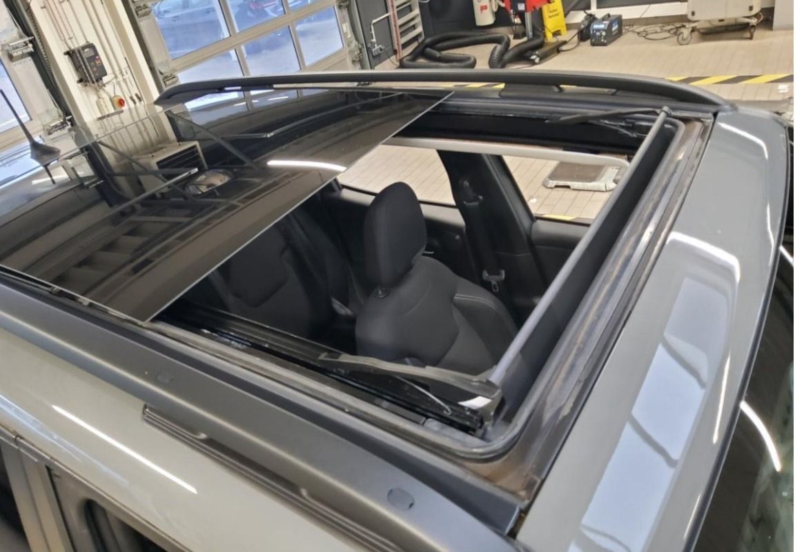 Fahrzeugabbildung Jeep Renegade 1.3 T-GDI Limited FWD KENWOOD PANORAMA