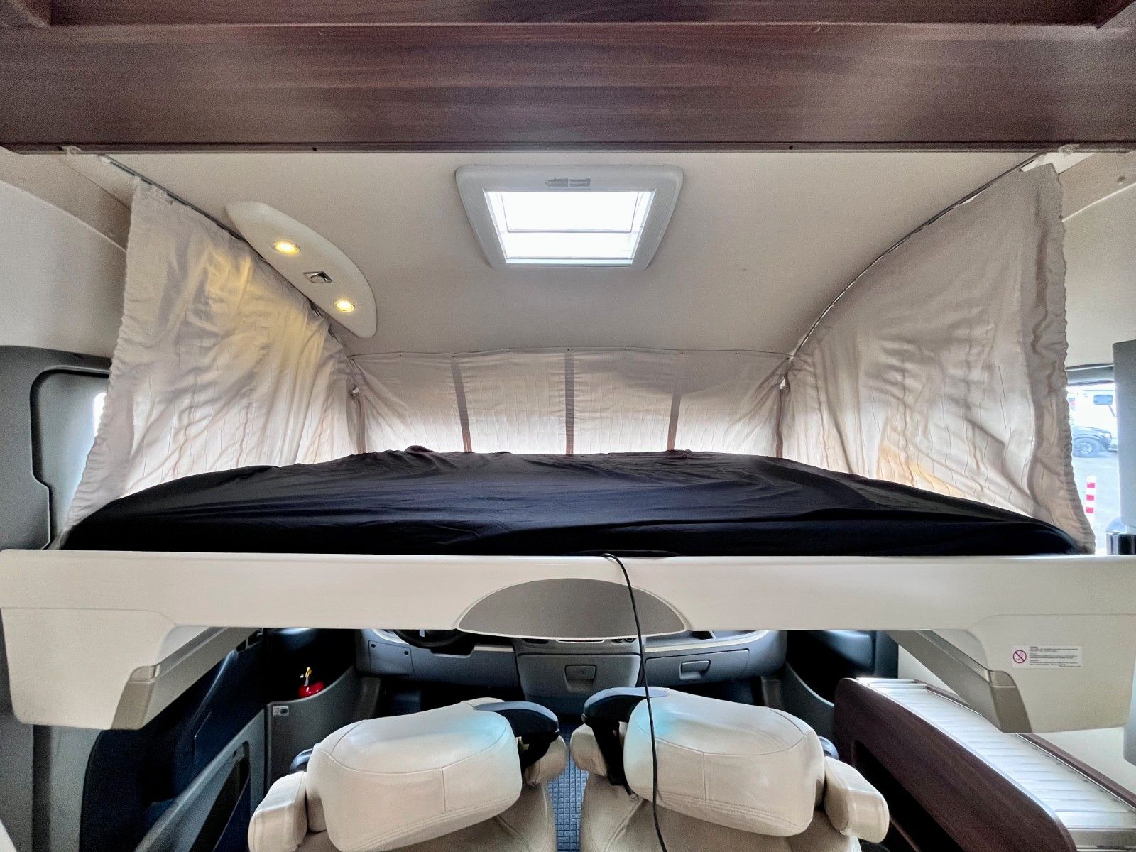 Fahrzeugabbildung Bürstner Elegance I 821 - Hubstützen, Solar, TV, Alde