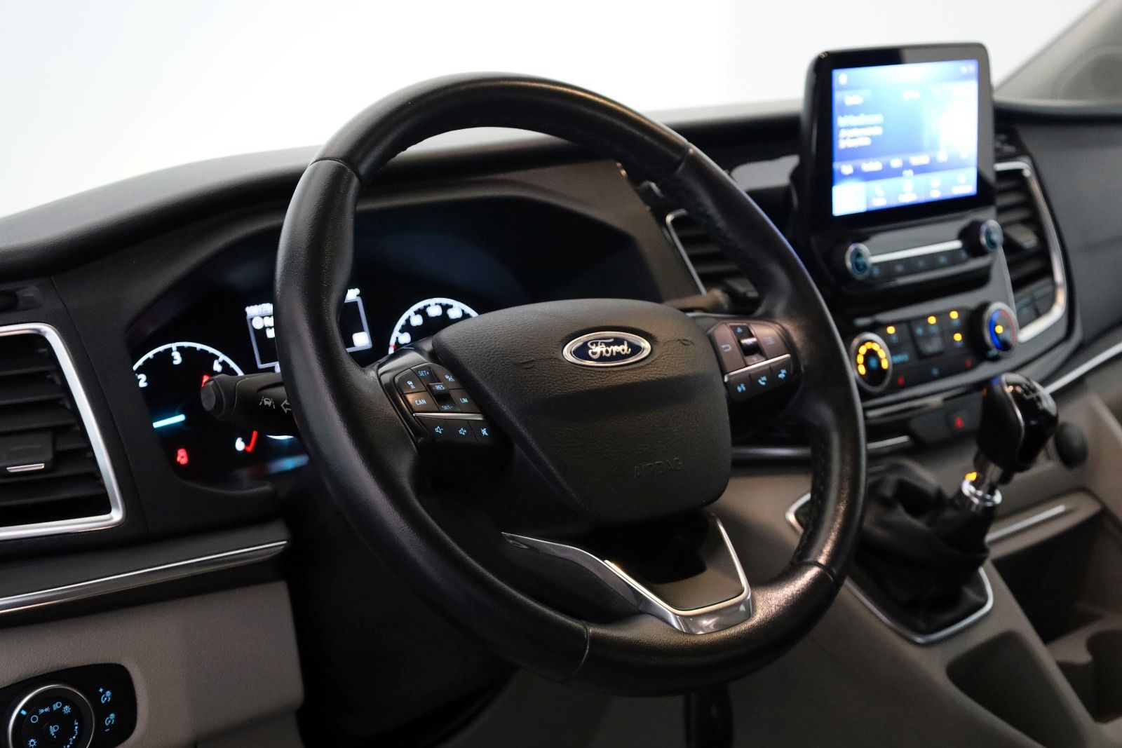 Fahrzeugabbildung Ford Tourneo Custom TITANIUM X 8 Si,Leder,Navi,Xenon
