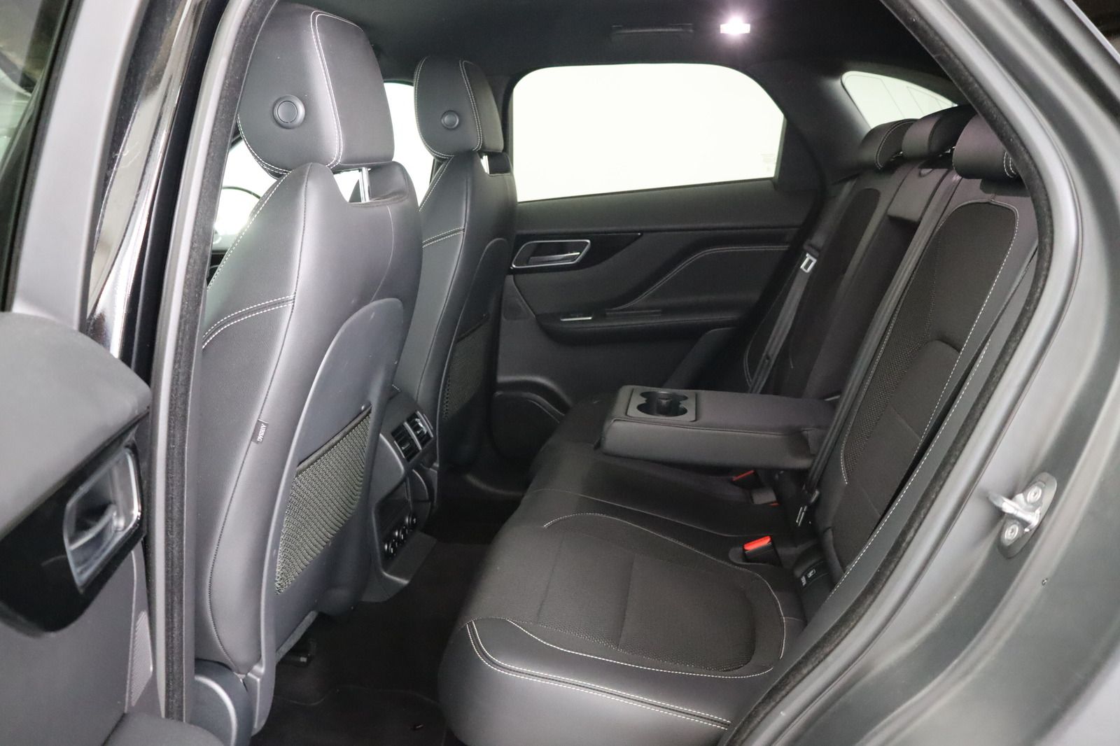 Fahrzeugabbildung Jaguar F-Pace 25t AWD * Navi * Anhängerk * LED