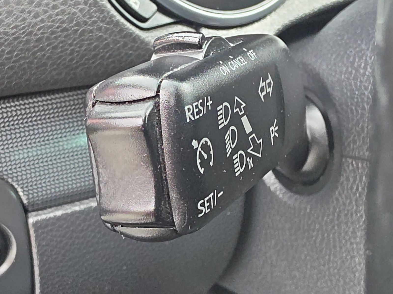 Fahrzeugabbildung Volkswagen Golf VI Style AUS 1.HAND SHZ PDC KLIMA TÜV NEU