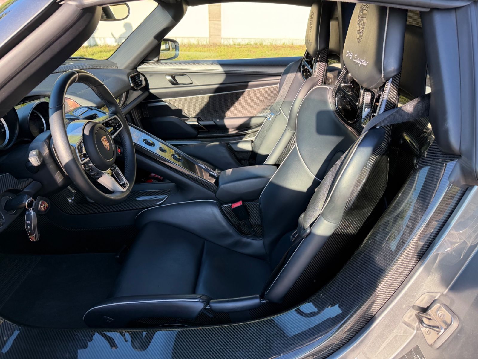 Porsche 918 Spyder METEORGRAU  LIFT 10
