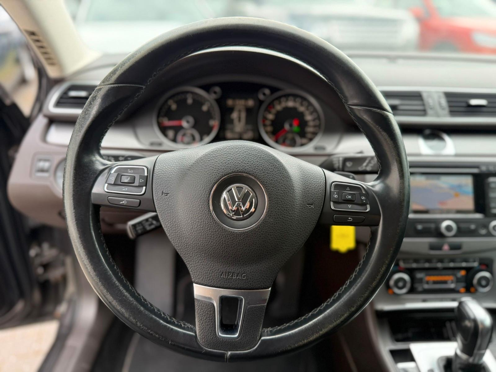 Volkswagen Passat 2011 — photo 12