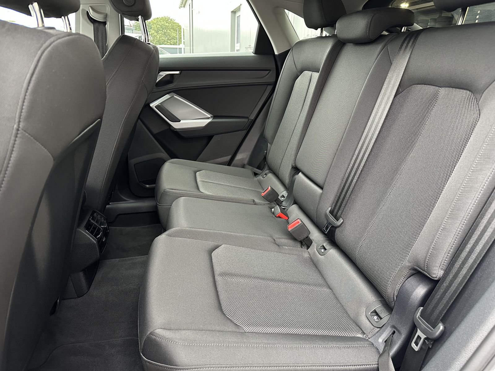 Fahrzeugabbildung Audi Q3 SpB 35 TFSI NAV+LED+ACC+V-COCKPIT+19ZOLL+SHZ