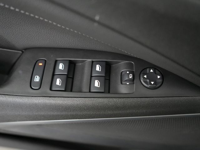 Crossland ELEGANCE AT+NAVI+RÜCKFAHRKAMERA+SITZ-/