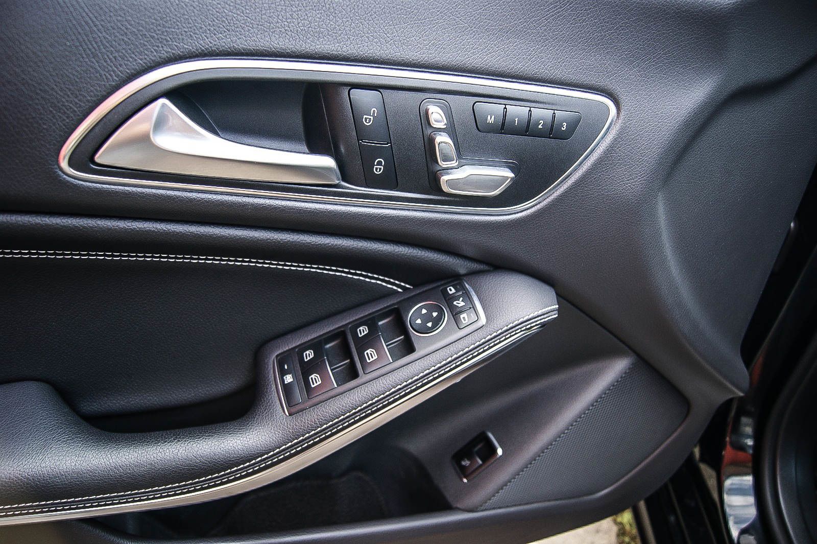 Fahrzeugabbildung Mercedes-Benz CLA 200 Shooting Brake 7G-DCT LED KEYLESS NAVI