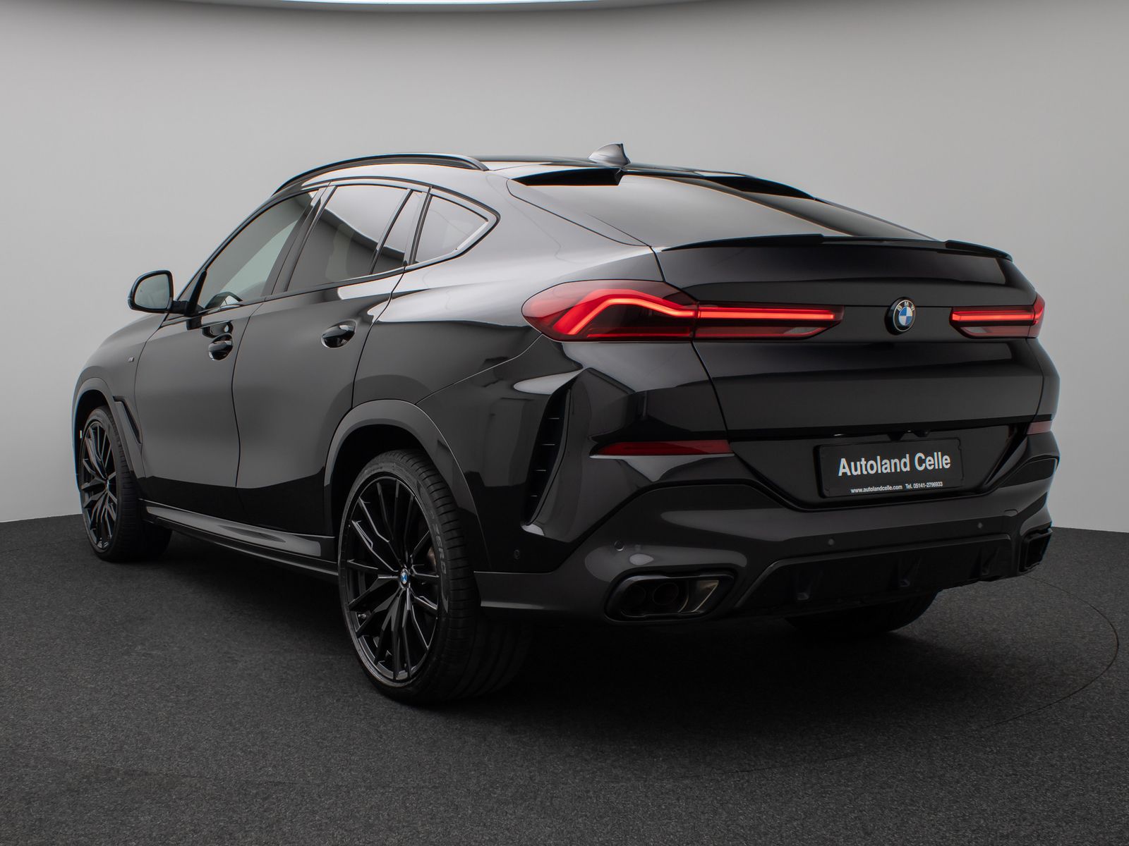 Fahrzeugabbildung BMW X6 M50i Panorama360°Laser Massage HUD B&W 22Zoll