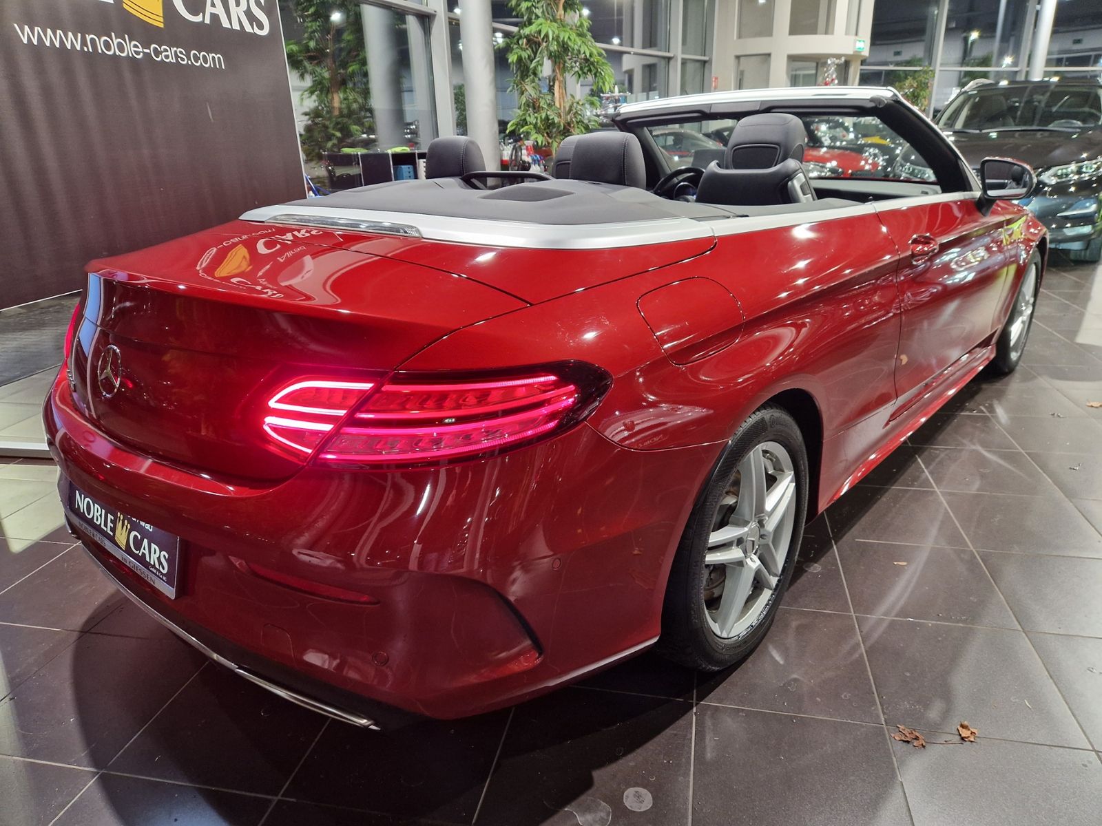 Fahrzeugabbildung Mercedes-Benz C 300 Cabrio AMG Line HUD LED NAV SHZ RFK 18"