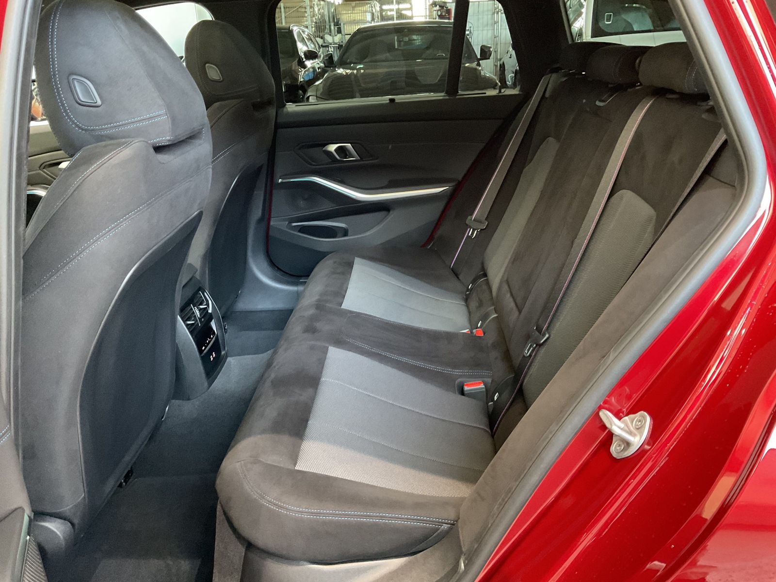 Fahrzeugabbildung BMW 330e xDrive Lenkradhzg. | M Sportpaket pro | Pan