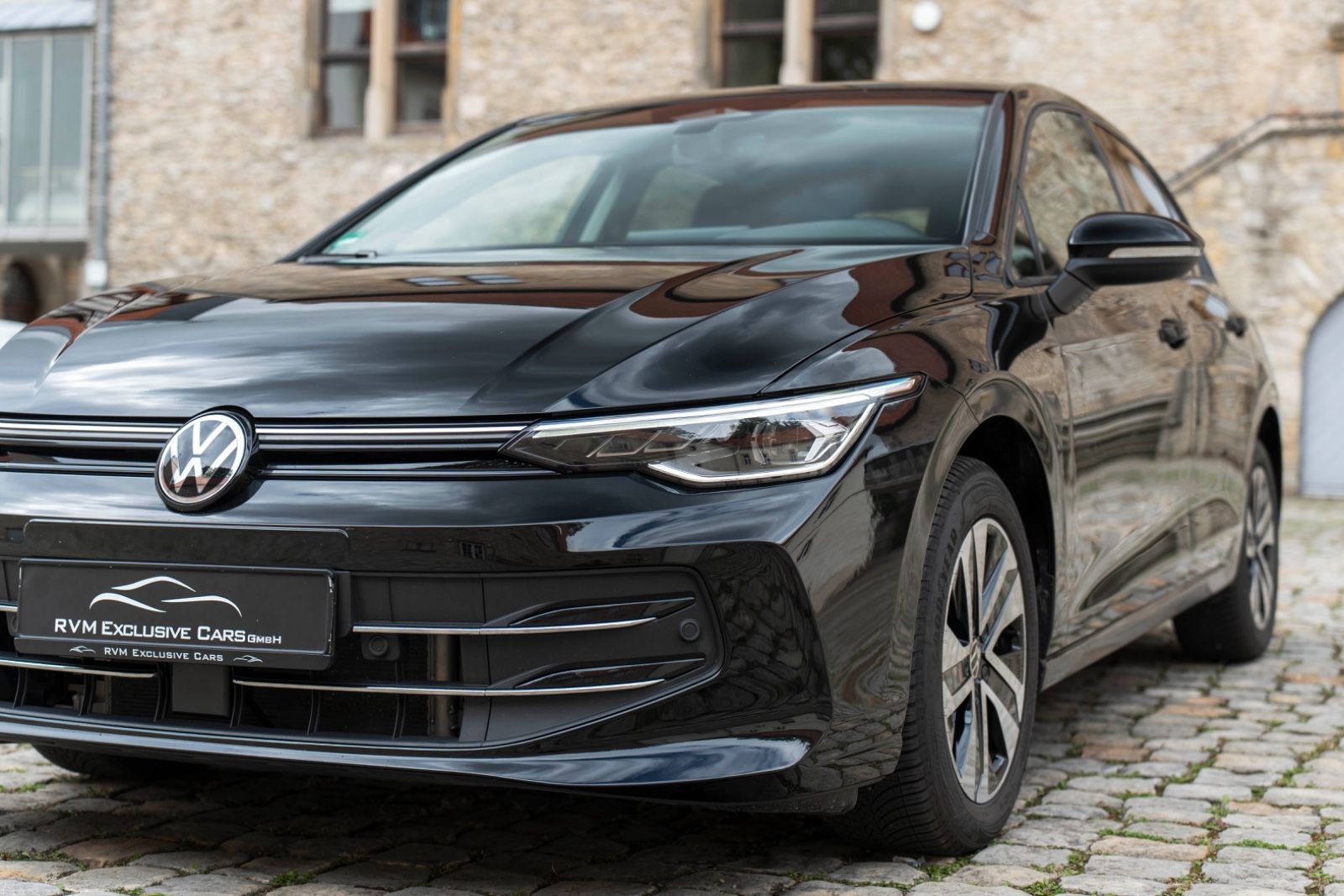 Fahrzeugabbildung Volkswagen Golf VIII 2.0 TDI ENERGY ACC LED KAM CARPLAY AHK