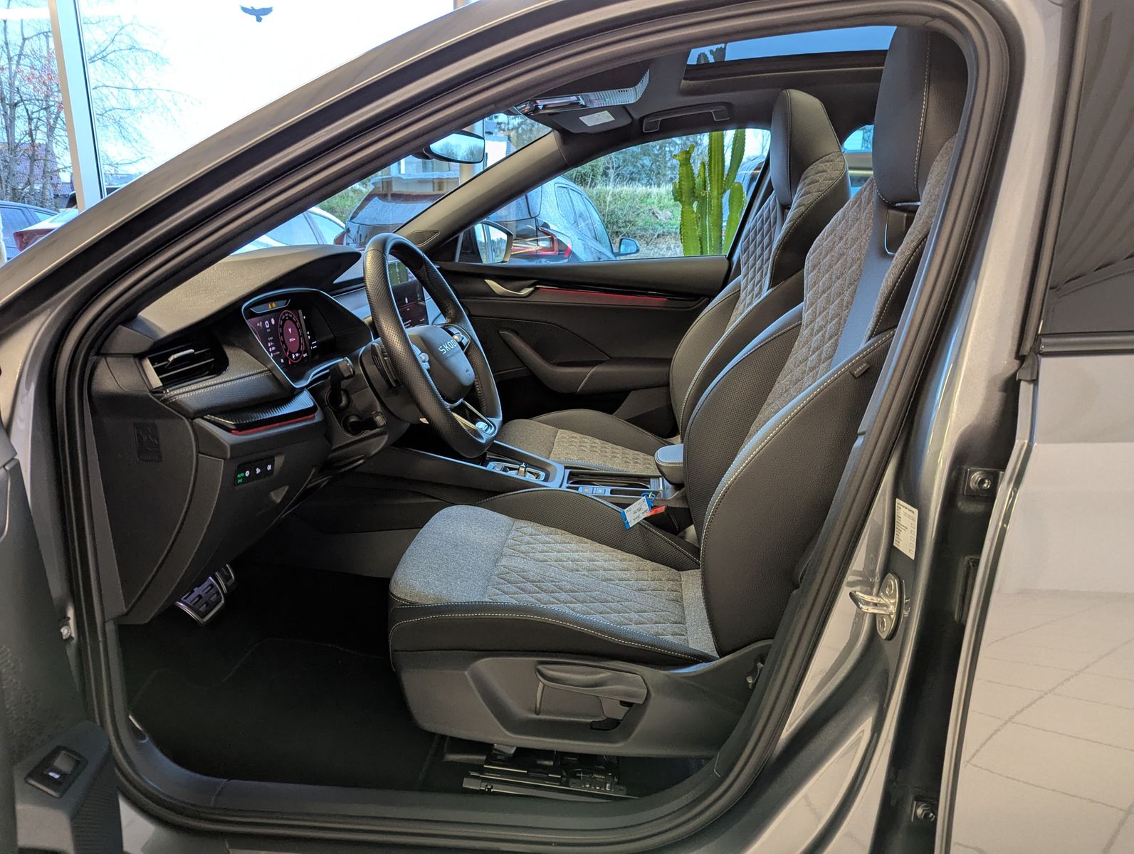 Изображение автомобиля SKODA Octavia 1.5 TSI Sportline Pano Martix Cam AHK