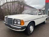 Mercedes-Benz Einen gut erhaltenen Mercedes  Oldtimer  T... - Mercedes-Benz Diesel Gebrauchtwagen aus dem Jahr 1982