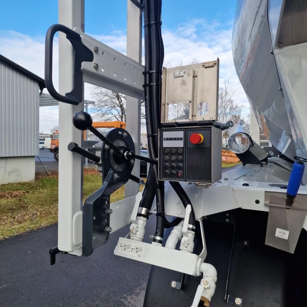 Fahrzeugabbildung Mercedes-Benz Arocs 3240 B Liebherr HTM 905 Rückfahrkamera