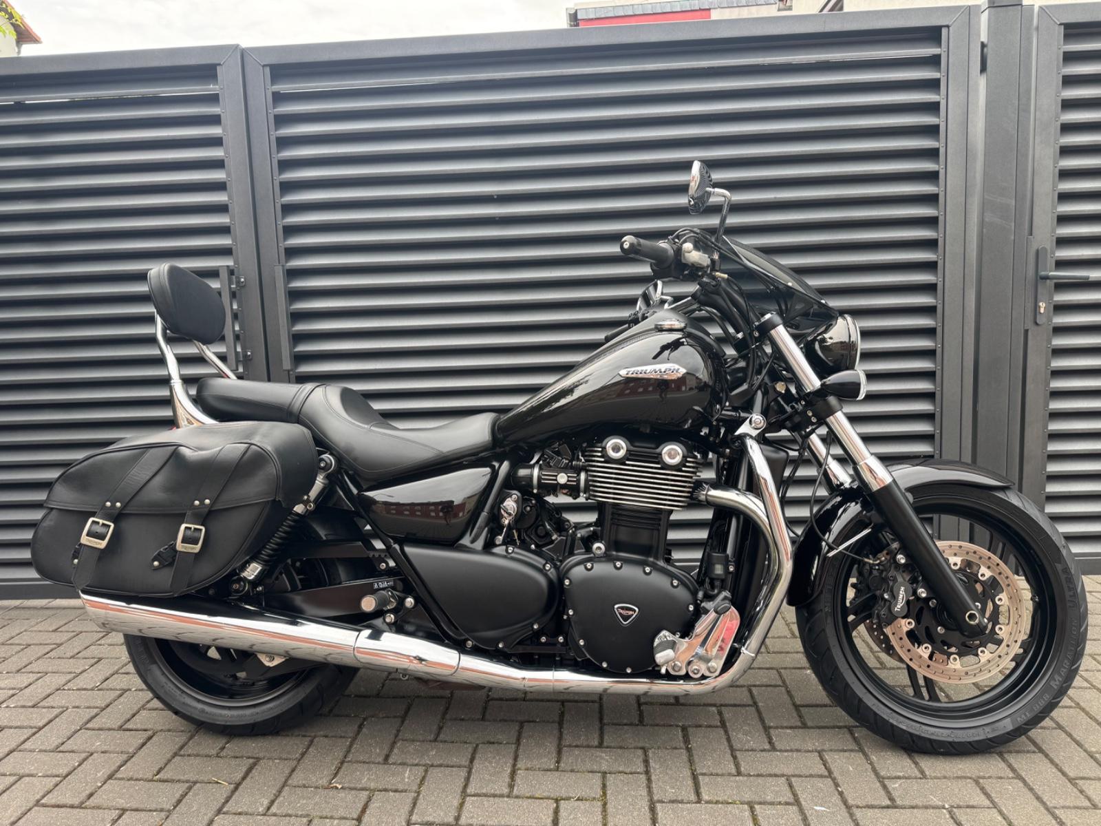 Triumph Thunderbird Storm | HU, Service und Reifen neu