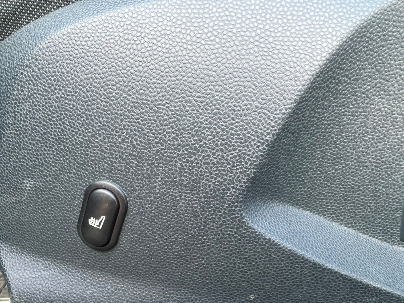 Fahrzeugabbildung Ford Fiesta 1.6 TDCI *Parksensoren*Sitzheizung*