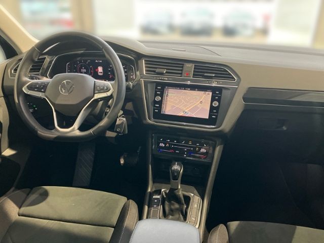 Fahrzeugabbildung Volkswagen Tiguan 1.5 TSI DSG Life STANDHZG NAVI RFK LED AC