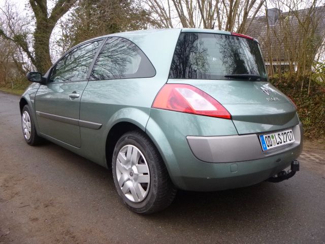 Renault Megane II 1,6 Benzin Klima AHK 1.300 kg