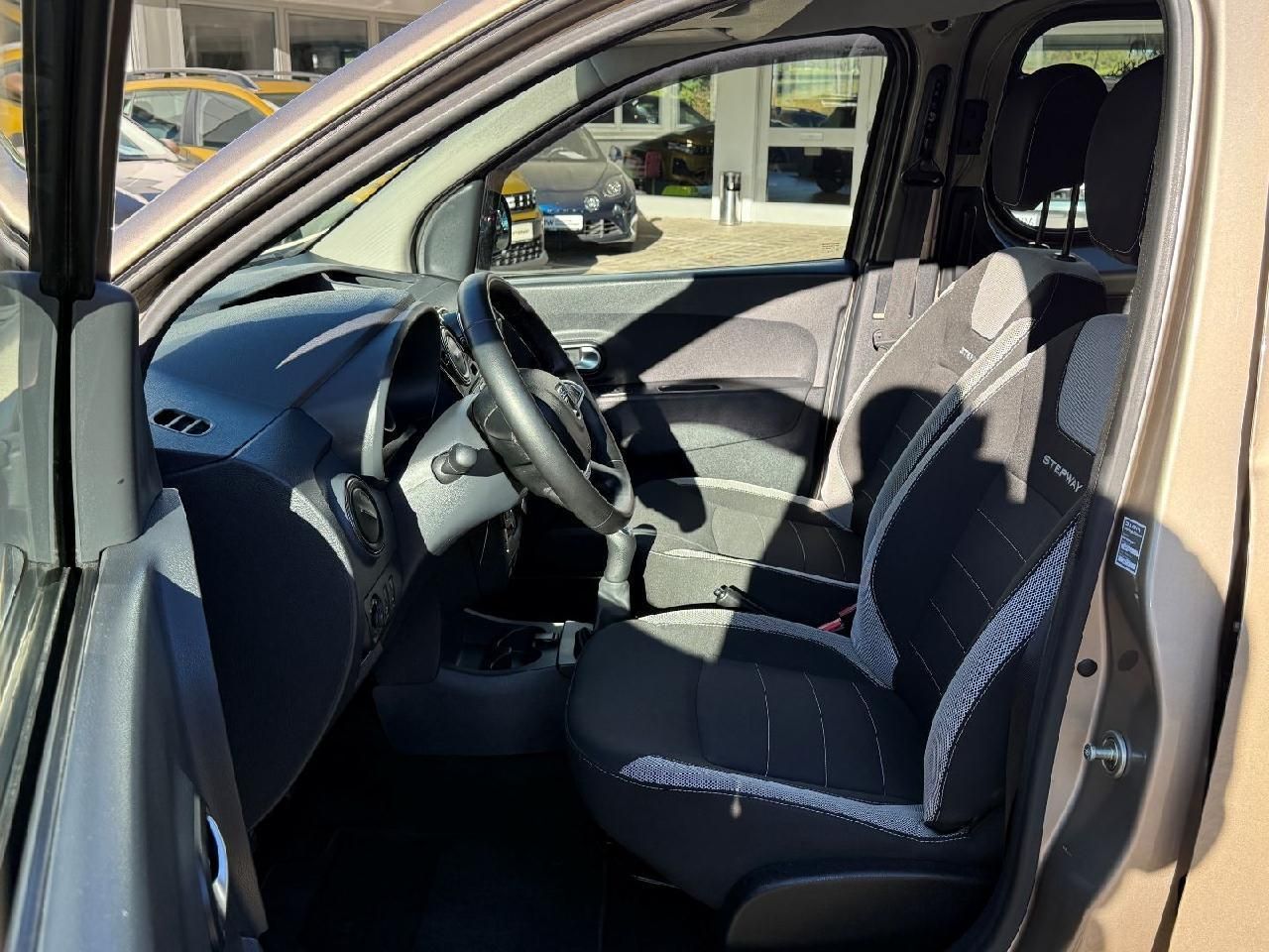Fahrzeugabbildung Dacia Dokker Stepway TCe 115 N1