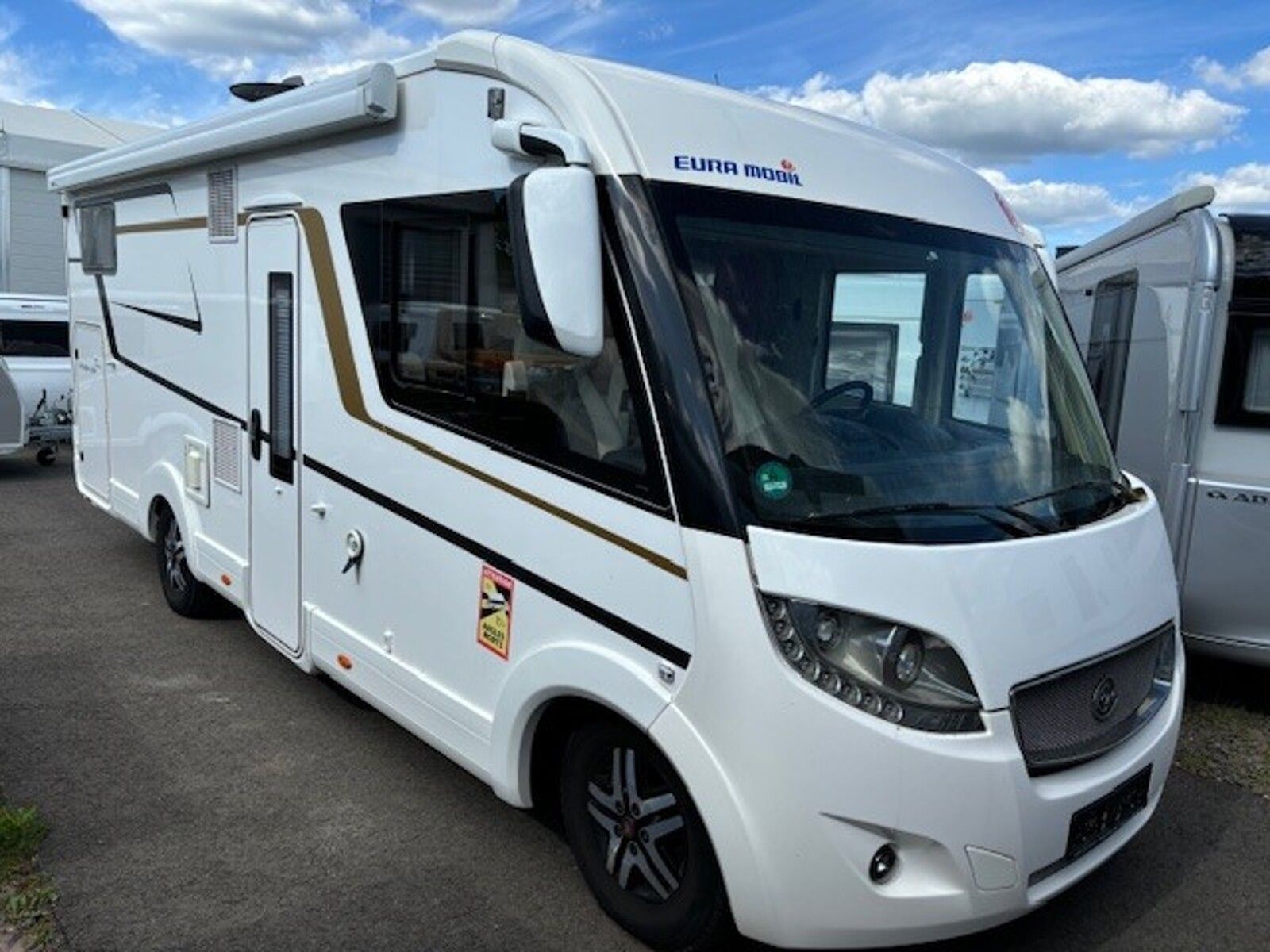 Fahrzeugabbildung Eura Mobil Integra Line 720 EB SAT, Solar, Markise, AHK