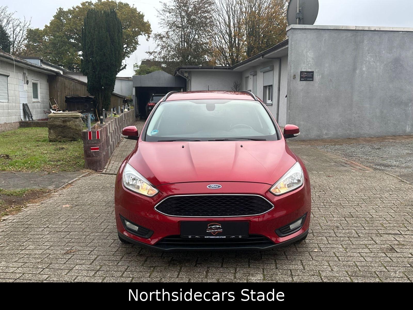 Ford Focus 2015 — вигляд ззаду
