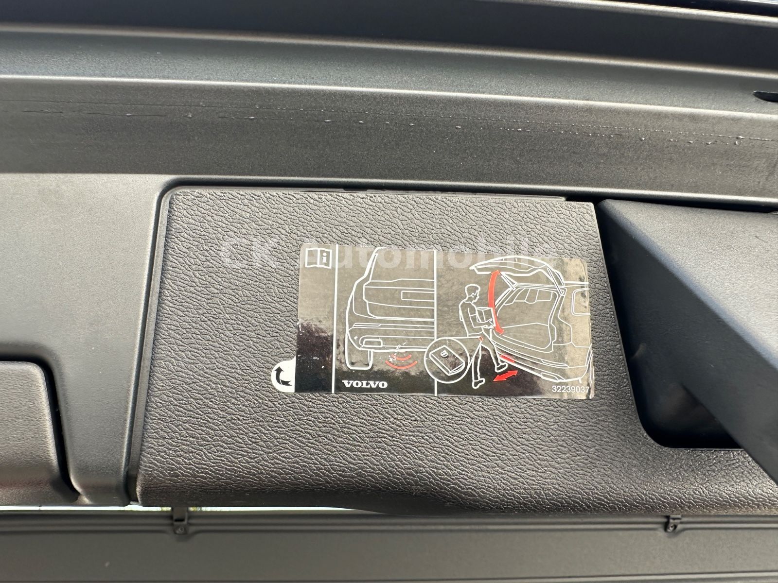 Fahrzeugabbildung Volvo XC60 B4 Inscription 2WD/Leder/Pano/LED/BLIS/360°