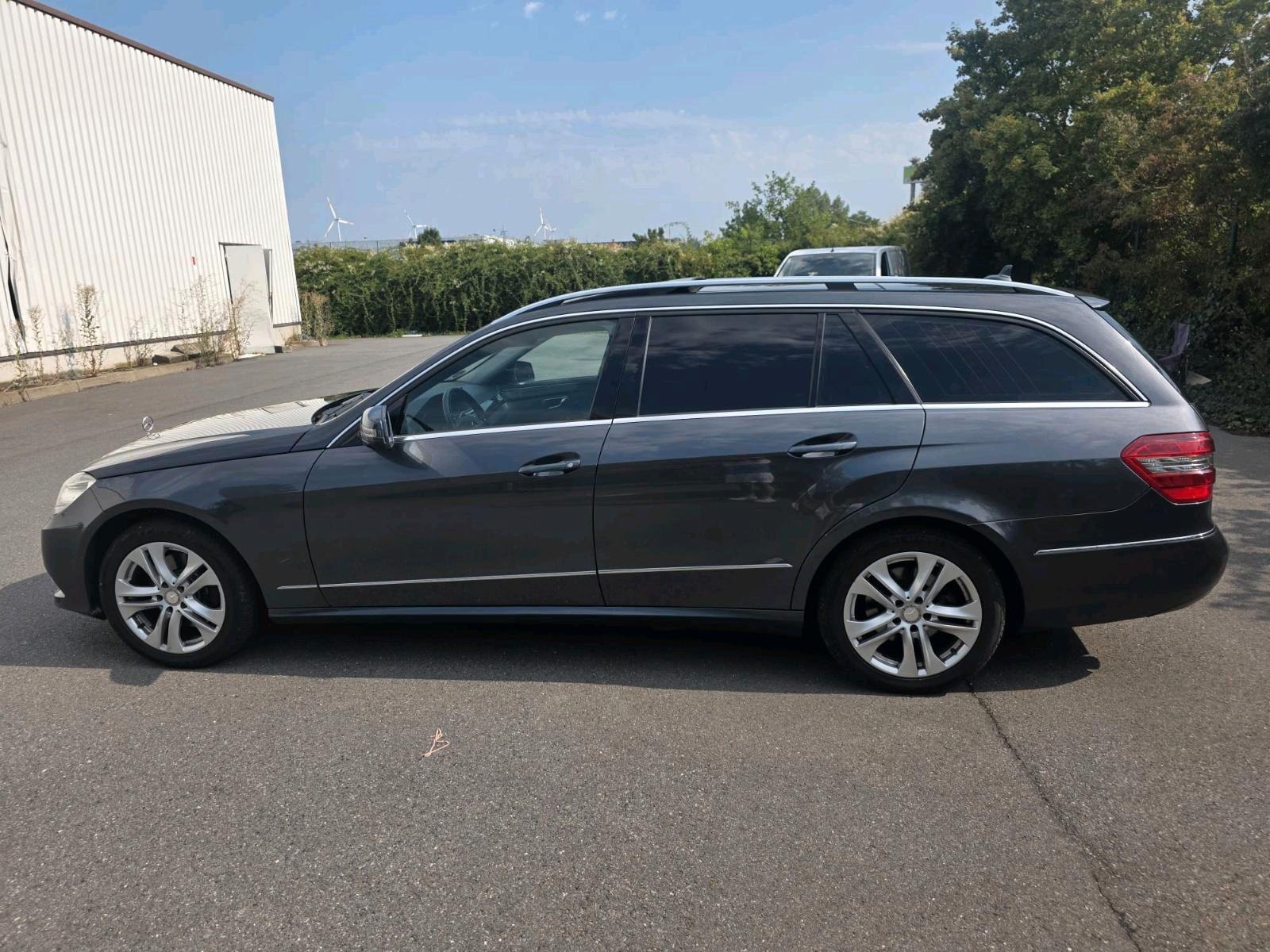 Mercedes-Benz E300 2011 — photo 5
