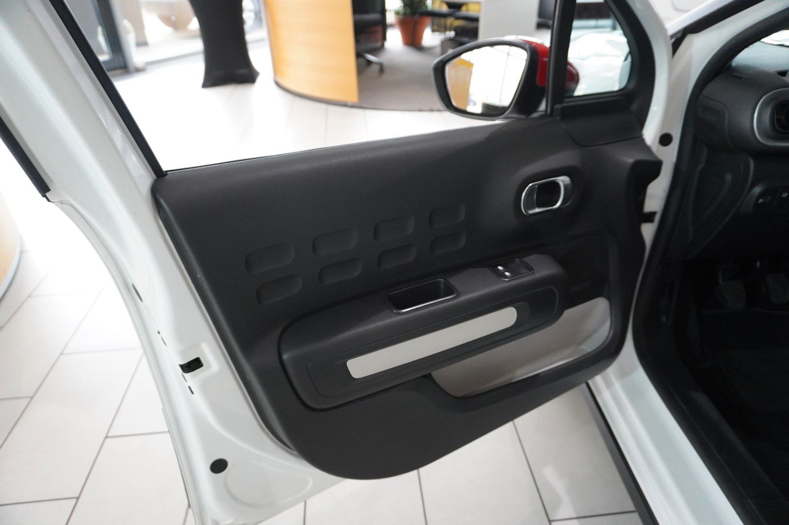 Fahrzeugabbildung Citroën C3 LIM. 1.2 FEEL LED/KLIMA/SHZ/PDC/TEMP./USB