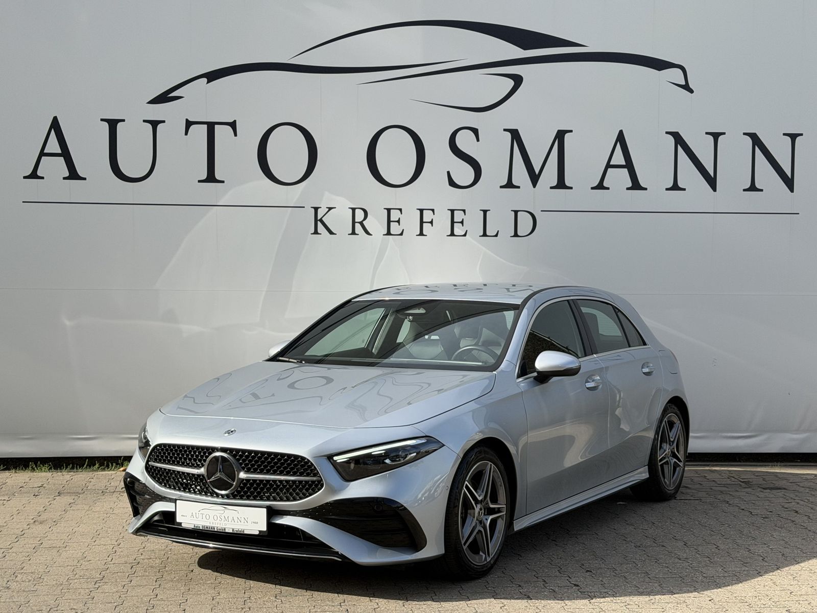 Mercedes-Benz A 180 7G-DCT AMG Line Advanced DISTRONIC