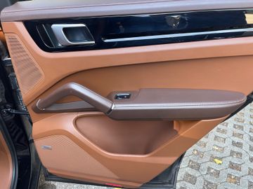 Porsche Cayenne - 8