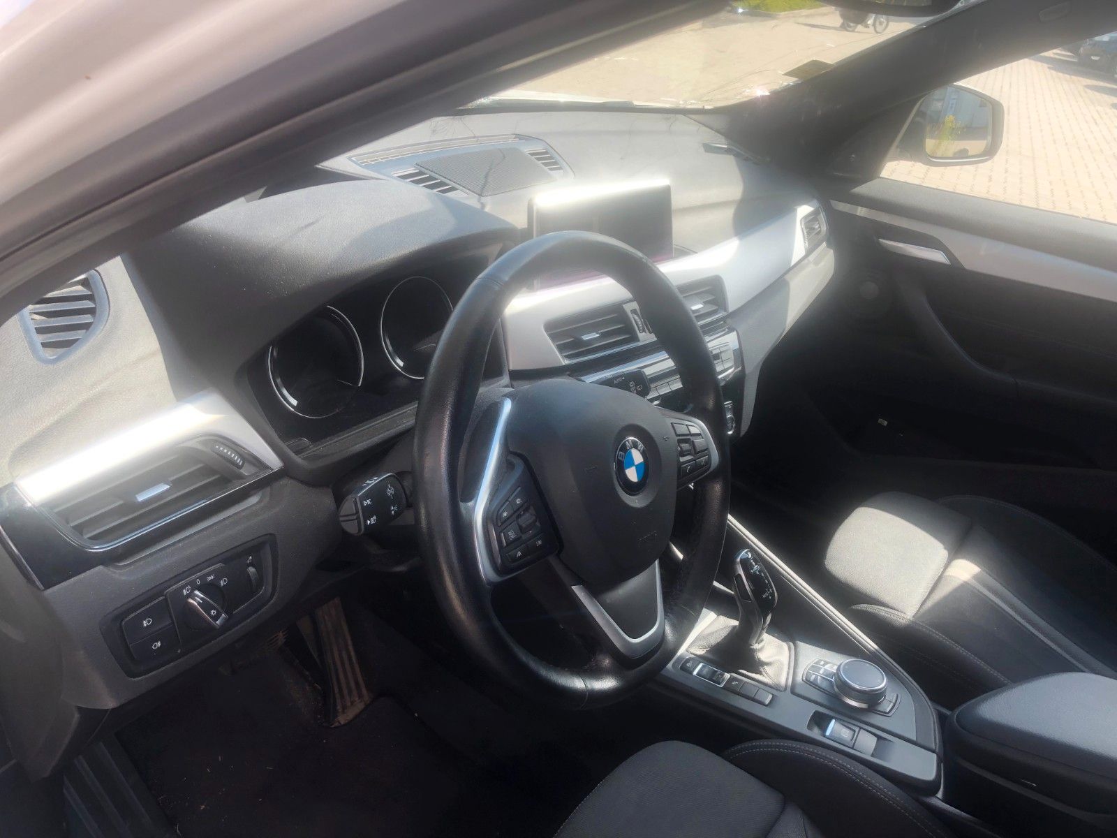Fahrzeugabbildung BMW X1 sDrive 20 i Advantage Hagelschaden