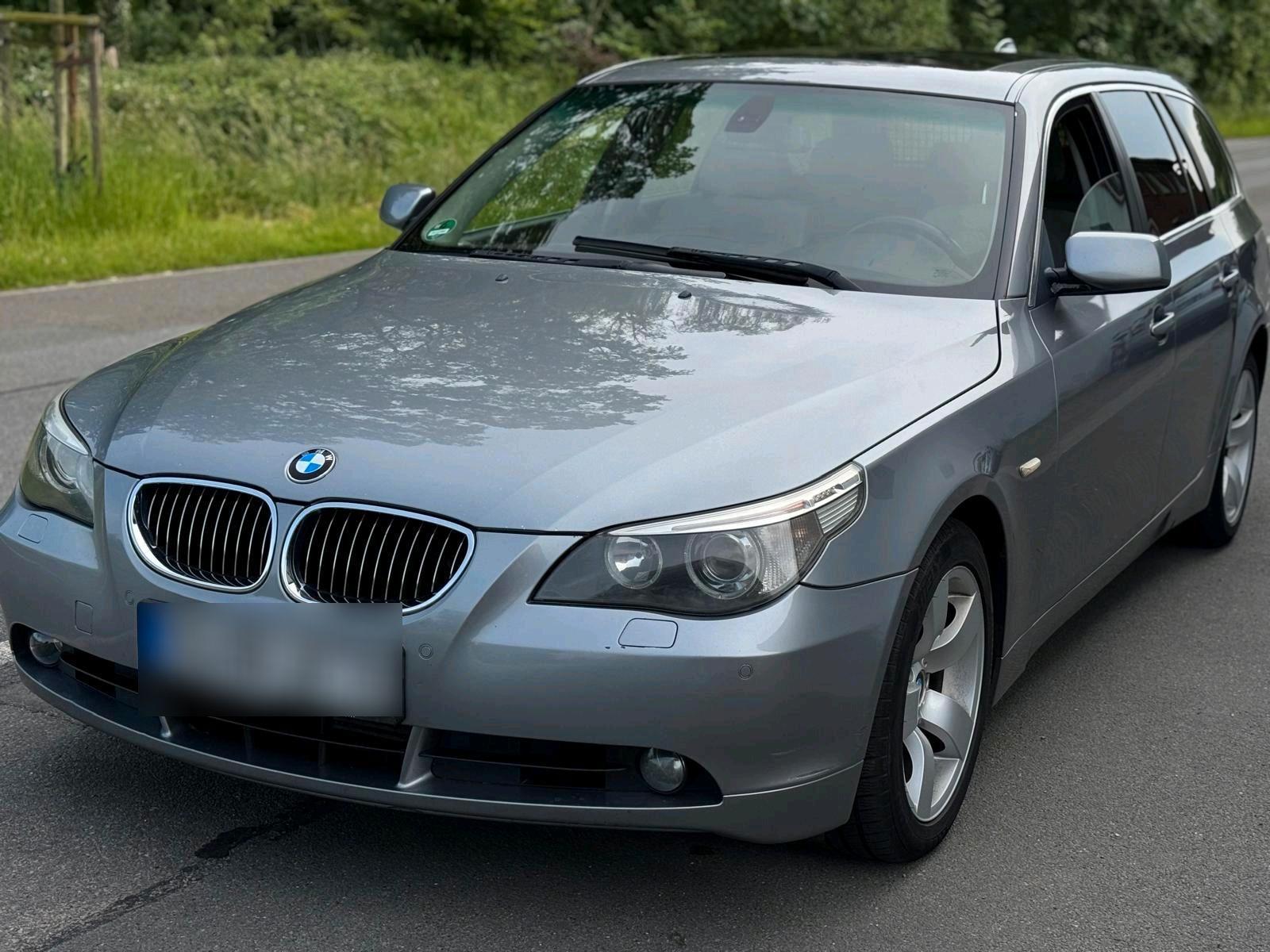 BMW 530 2006 — rear view