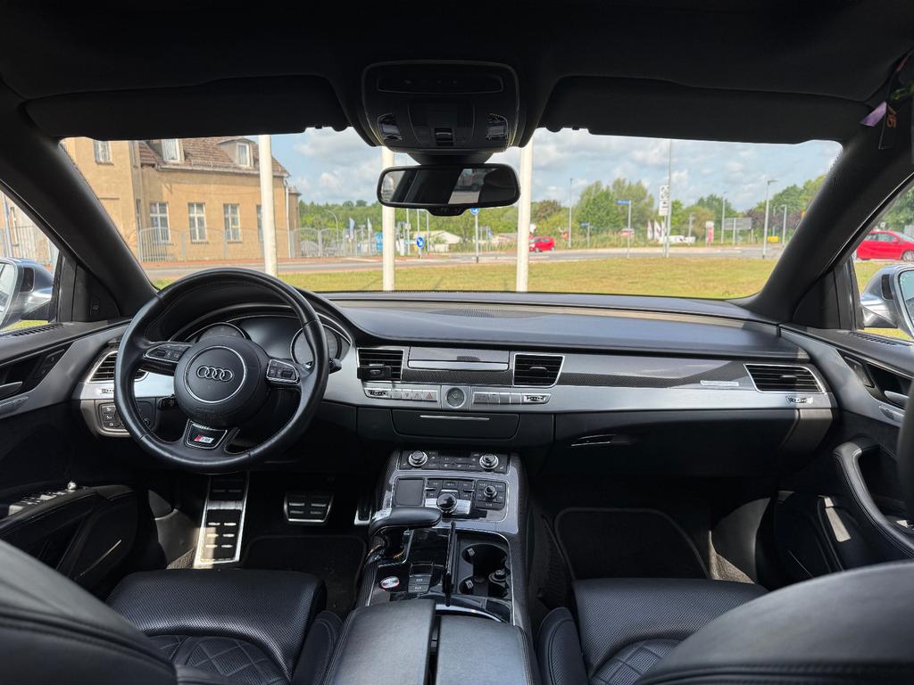 Audi S8
