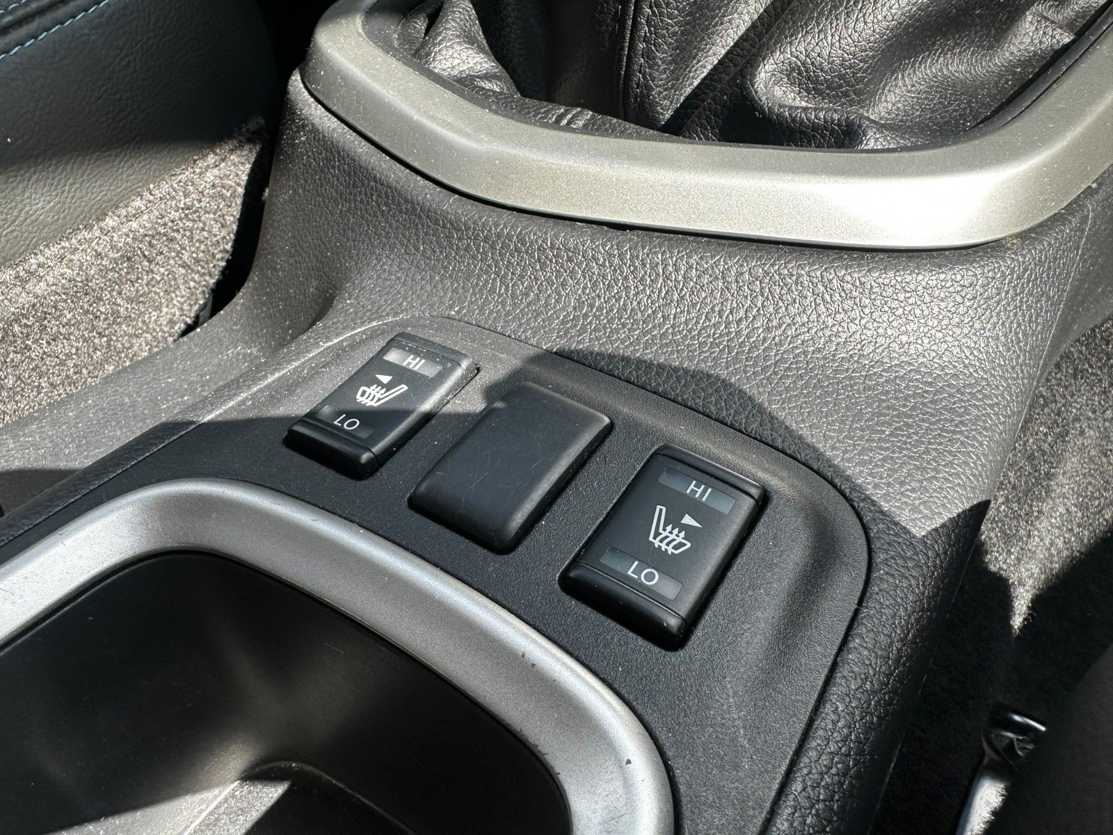 Fahrzeugabbildung Nissan Navara NP300 N-Guard 4x4 wie neu, Werksgarantie