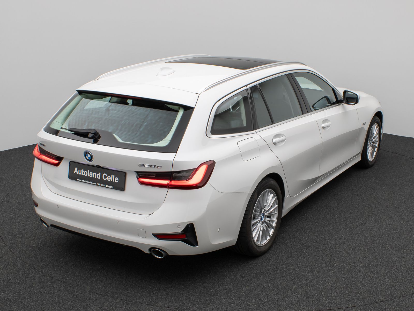 Fahrzeugabbildung BMW 320e xD Sport Line Panorama Kamera HiFi Komfort