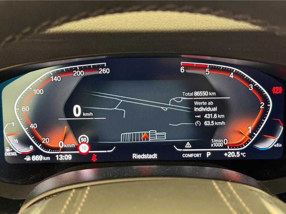 Fahrzeugabbildung BMW 520d T AT8 LASER/HUD/H&K/LEDER/SHZ/RFK/AHK