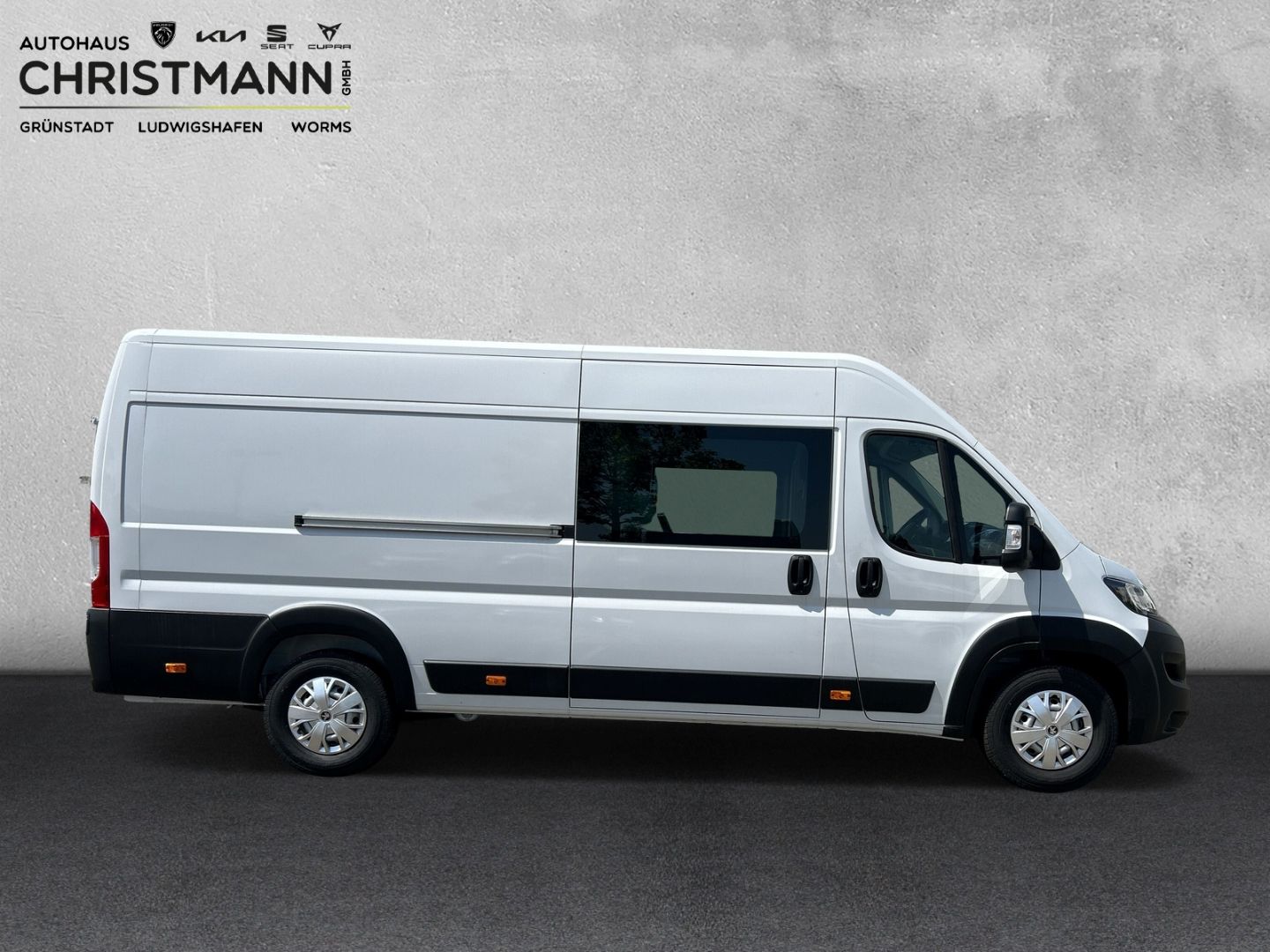 Fahrzeugabbildung Peugeot Boxer Kasten Hochraum 435 TwinCab L4H2 BlueHDi 1