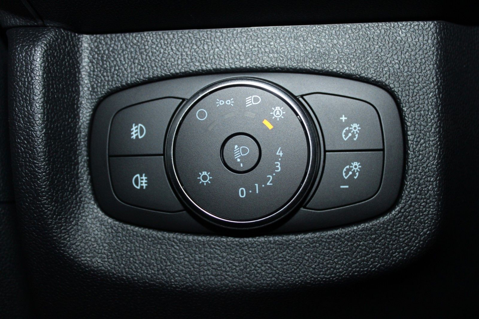 Fahrzeugabbildung Ford Tourneo Courier TREND Kamera WinterPaket2 uvm