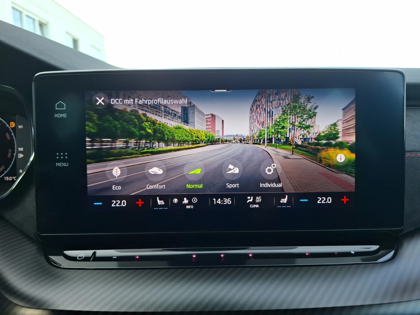 Fahrzeugabbildung SKODA Octavia CombI TSI RS-Plus DSG Matrix Navi Pano H