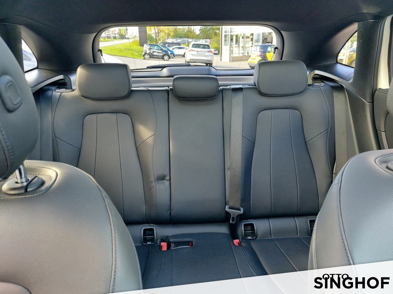 Fahrzeugabbildung Mercedes-Benz GLA 200 Progressive +AHK+Pano+Night+LED+Rü Kam+