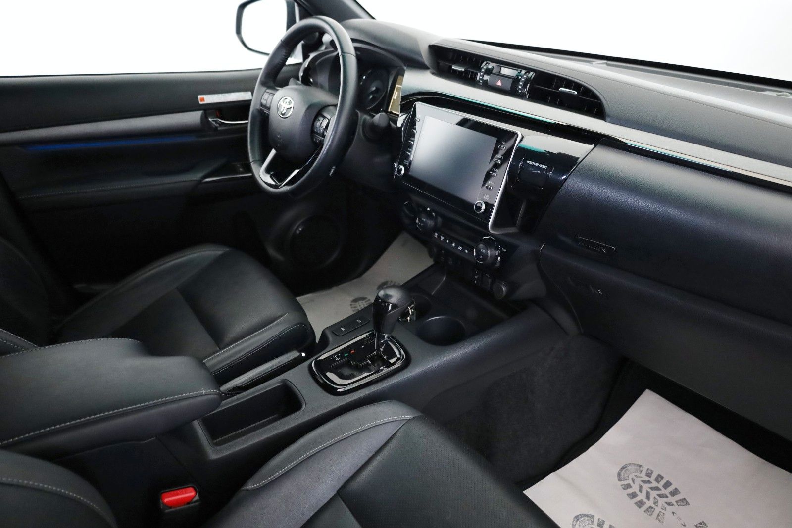 Fahrzeugabbildung Toyota Hilux 2.8 D-4D Invincible,ACC,Rollo,Rollbüg.,AHK