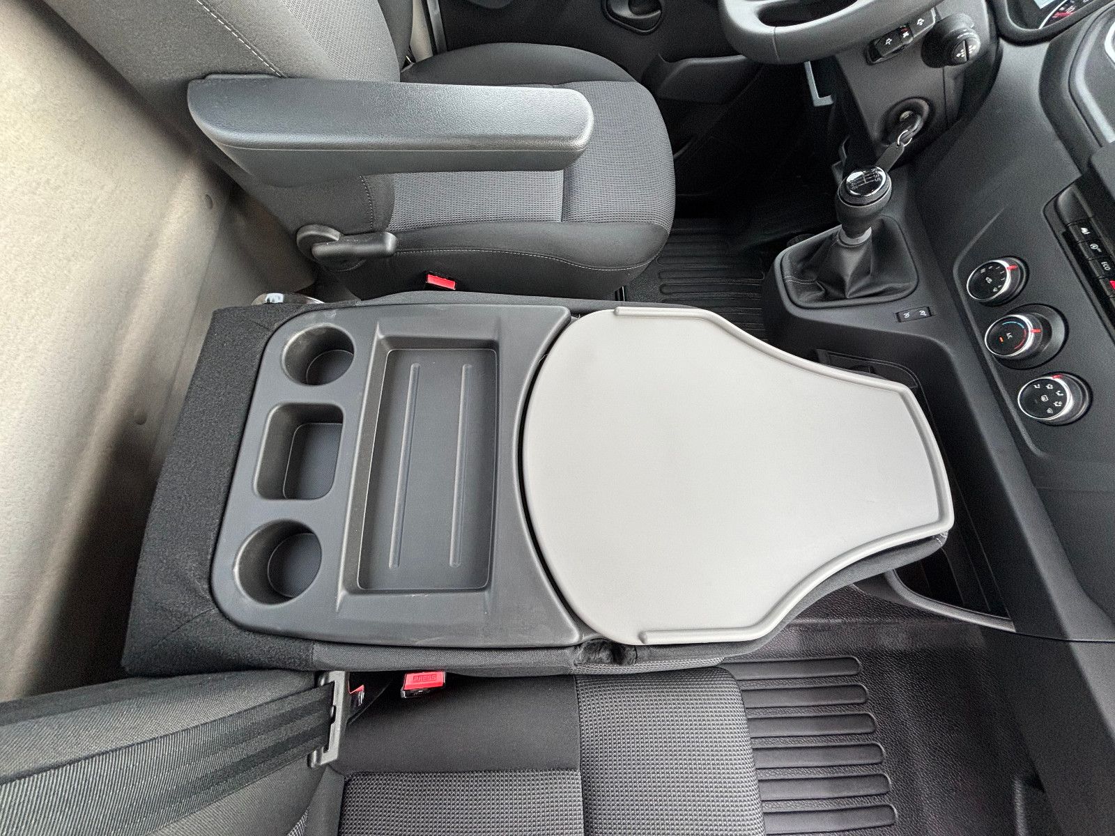 Fahrzeugabbildung Renault MASTER Abschleppwagen AHK 3,5t Klima Tempomat