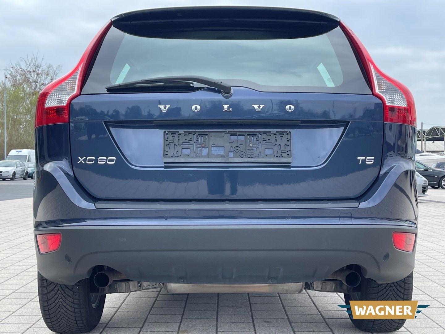 Fahrzeugabbildung Volvo XC60 Momentum 2WD T5 Automatik Sitzheizung