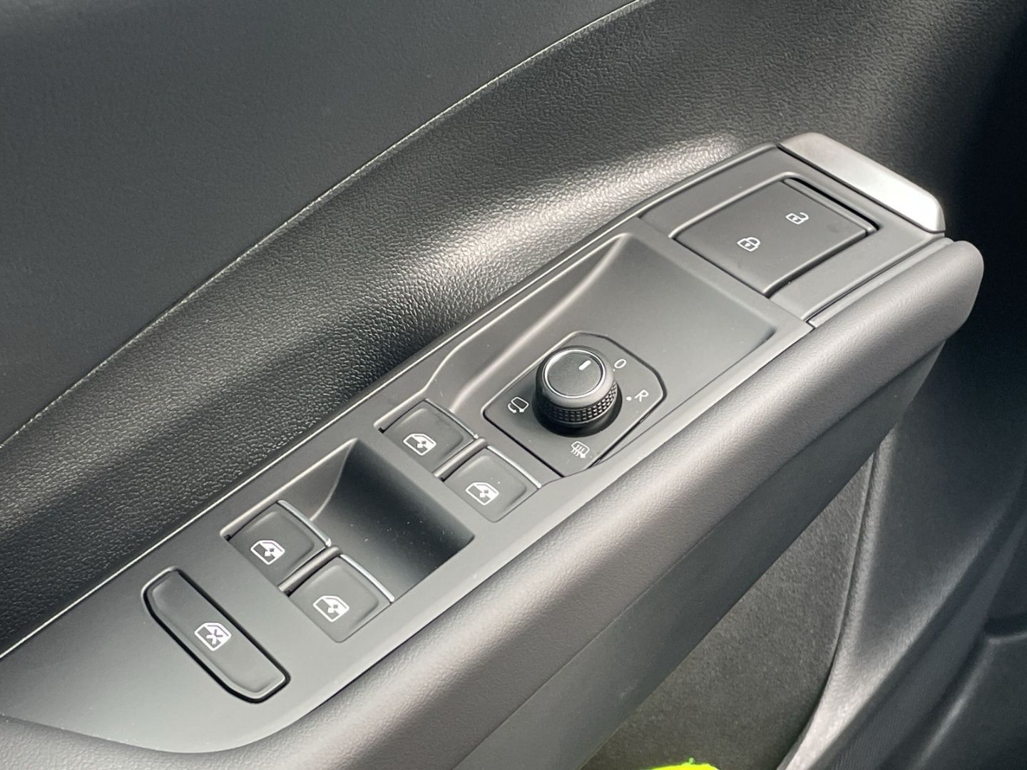 T-Roc Style 1.5 eTSI DSG AHK/Navi/Kamera/Keyless