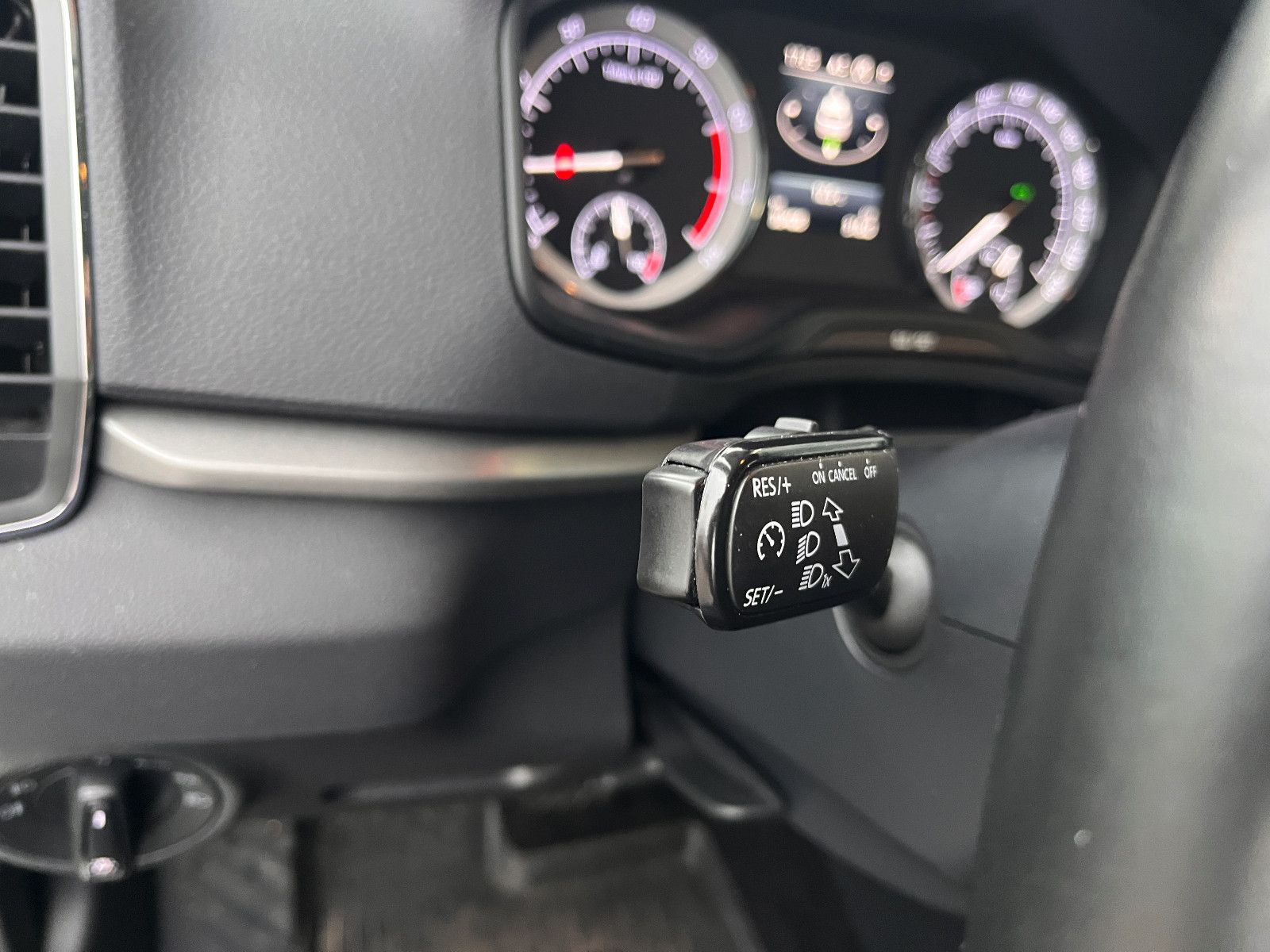 Fahrzeugabbildung SKODA Karoq Ambition 1.0 DSG