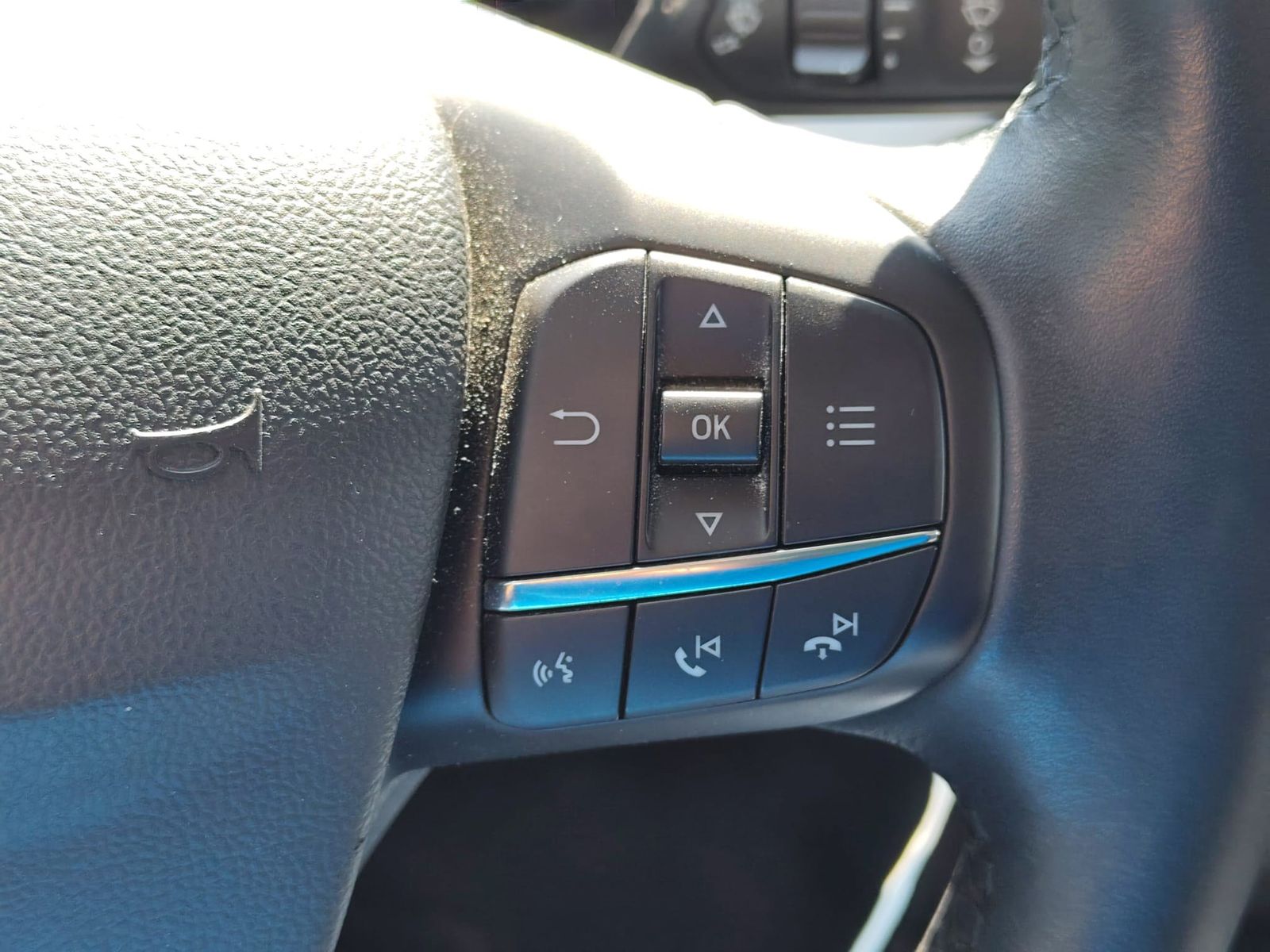 FORD Focus  Turnier 1.0 EcoBoost Cool&amp;Connect Navi – Bild 17
