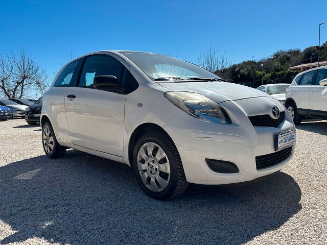 Toyota TOYOTA YARIS 1.0 B - 2010