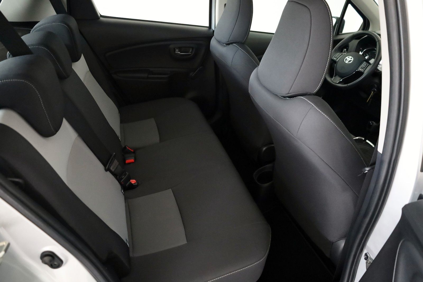 Fahrzeugabbildung Toyota Yaris Hybrid Team D Kamera,LM+Allwetterreifen