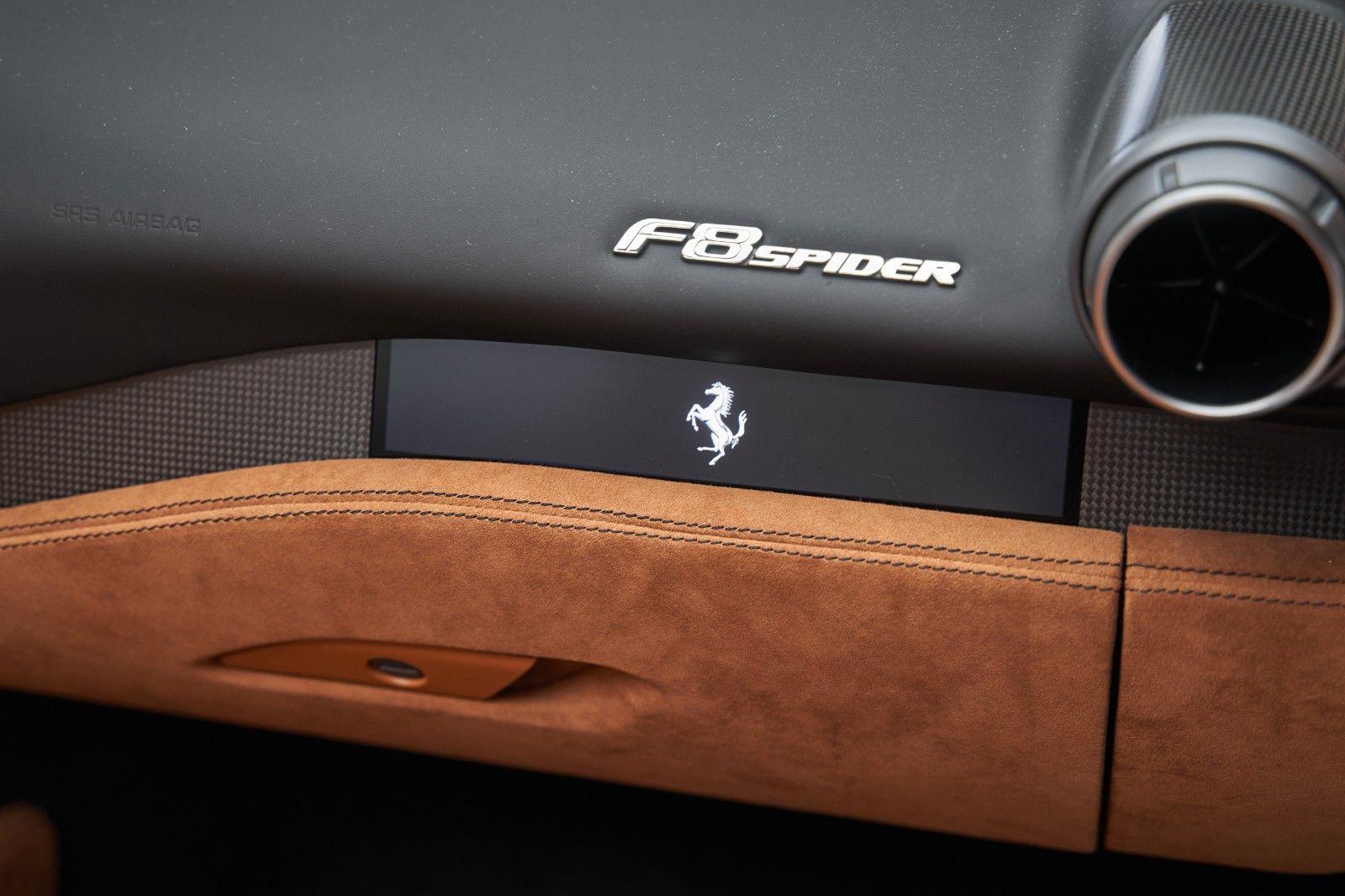 Fahrzeugabbildung Ferrari F8 Spider Carbon Racing Seats Display Lift LED
